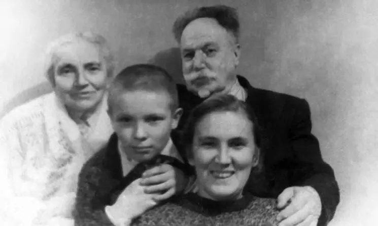 Елизавета Петровна и Георгий Несторович с Налей и Алёшей Золотая свадьба - фото 248