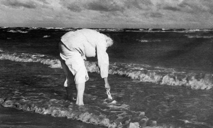 Рижское взморье Ежеутренний ритуал измерения температуры воды в заливе - фото 297