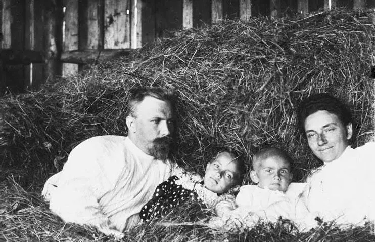 Георгий Несторович и Елизавета Петровна с детьми Барвиха 1905 г Барвиха - фото 61