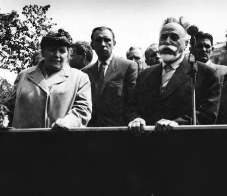 На открытии памятника Н Ф Филатову на Девичьем Поле На трибуне Профессора Ю - фото 71