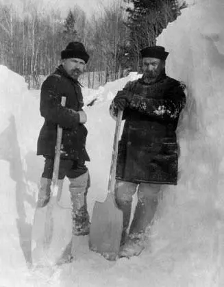 Георгий Несторович и Михаил Несторович за расчисткой снега Георгий - фото 99