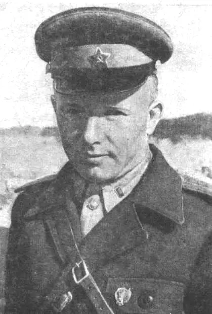 Е Абалаков офицер Советской Армии 1943 год Фото П Захарова На леднике - фото 51