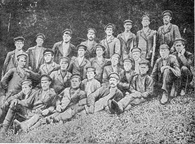 Группа рабочих механического цеха на маевке в 1906 г Во втором ряду слева - фото 9