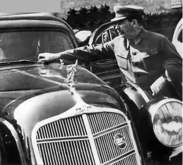 Сталин осматривает новый советский автомобиль ЗИС 1939 год Но даже на фоне - фото 13
