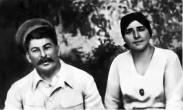 Сталин с Надеждой Аллилуевой Сталин с дочерью Светланой Простая пища - фото 31