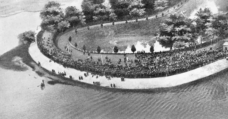 На Стрелке Елагина острова 1913 г На Стрелке Начало XX в Изза этой - фото 119