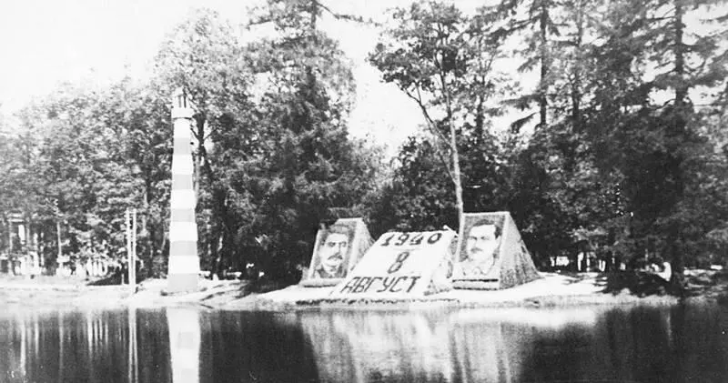 На Северном пруду На южной набережной в ста шагах от 2го Елагина моста - фото 160