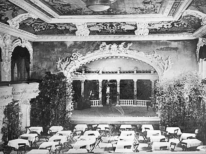 Сцена ресторана Крестовский сад 1910е гг XX Ялышев Земля под - фото 183