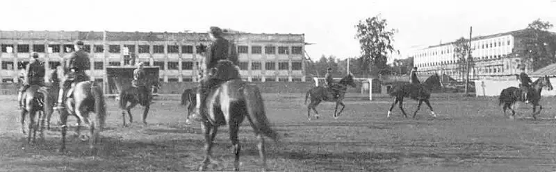 Конные соревнования вблизи жилмассива 1930е гг Не забудем и окружающий - фото 238