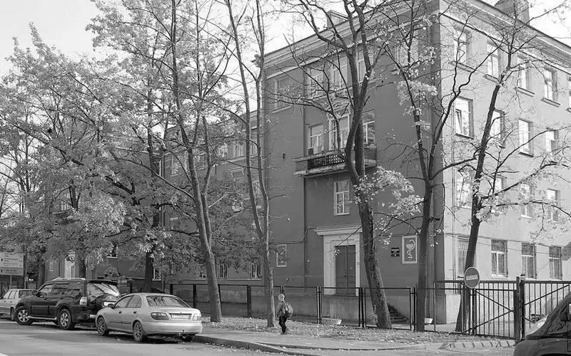 Крестовский пр 18а Ныне на здании эмблема медицинского учреждения змея - фото 280