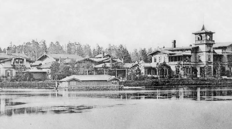 Дачи на Надеждинской улице 1900е гг А на стене над старым похожим на - фото 315
