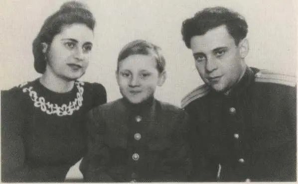 Семья Высоцких Эберсвальде 1947 г В Эберсвальде Высоцкие занимали весь - фото 12