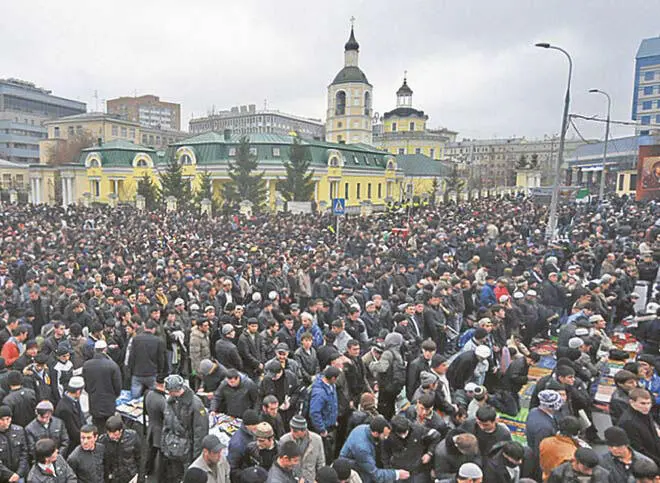 Фото 6 Празднование Курбанбайрам в Москве ежегодно собирает около 70 000 - фото 11