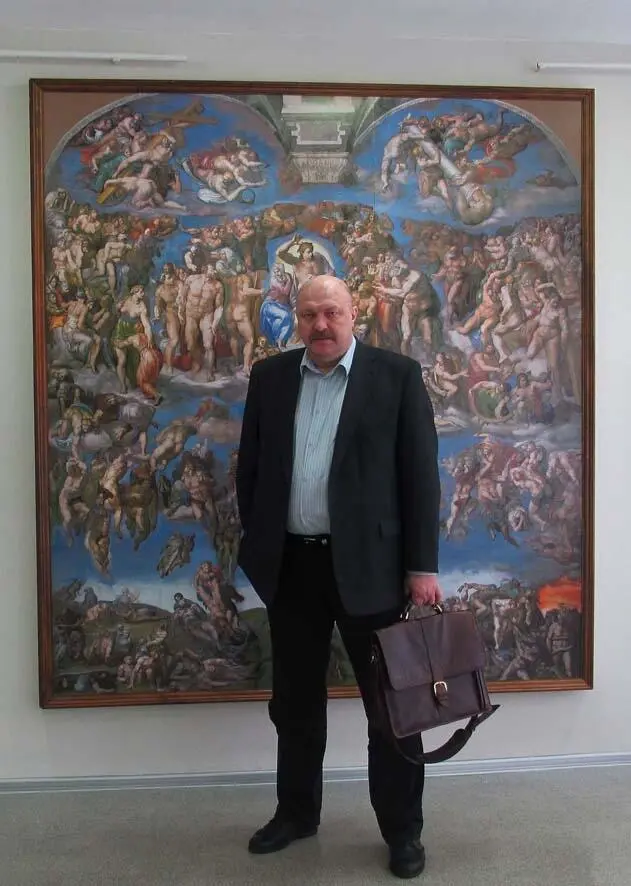 Автопортрет на фоне репродукции картины Микеланджело Страшный Суд 19 апреля - фото 1