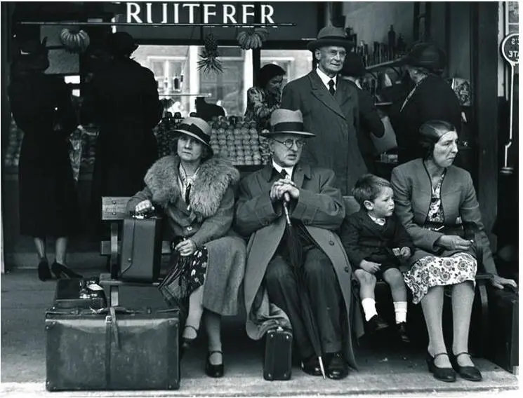 Автовокзал Виктория Фотограф Вольфганг Сушицки 1939 Museum of London - фото 13