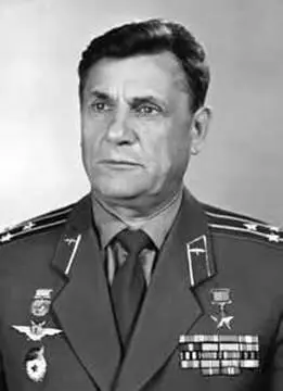 Иван Корнеевич Ведерников Герой Советского Союза ведущий летчикиспытатель - фото 95