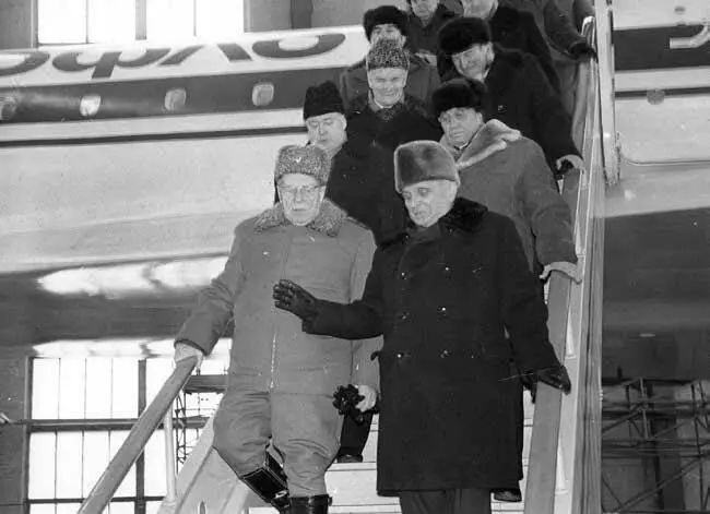 Министр обороны СССР Дмитрий Федорович Устинов министр авиационной - фото 100
