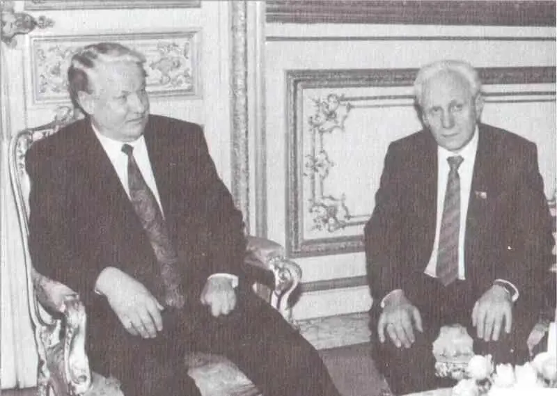 В парламенте Франции 1992 г Вручение Ордена Дружбы В Черномырдиным 1996 - фото 27