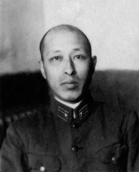 Майор Эдмиза Идзима Такеси после ареста в 1945 г Старший ефрейтор М З - фото 78