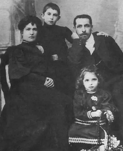 Анатолий Мариенгоф с родителями Александрой Николаевной Борисом Михайловичем и - фото 3