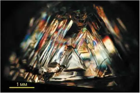 Рис 62Изображение напряженных областей в объеме алмаза в поляризованном - фото 68