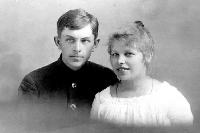 Родители Людмилы Целиковской Екатерина Лукинична и Василий Васильевич в - фото 3