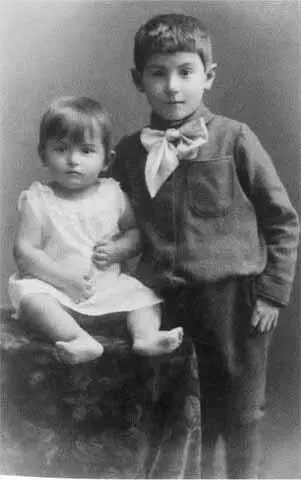Женя и Валя Катаевы 1903 г Мать Валентина Катаева Евгения Ивановна Бачей - фото 7