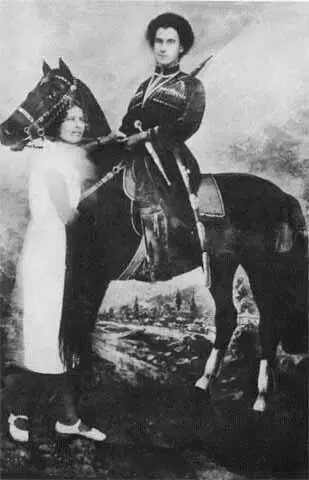 Валентин Катаев и неизвестная 1920 г Сиреневая Ирен Алексинская Из - фото 13