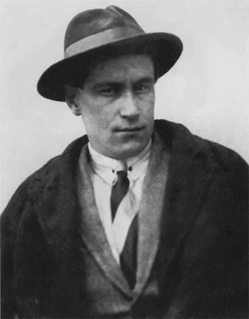Валентин Катаев 1920е гг Илья Ильф 1920е гг Ильф Рисунок В Катаева - фото 22