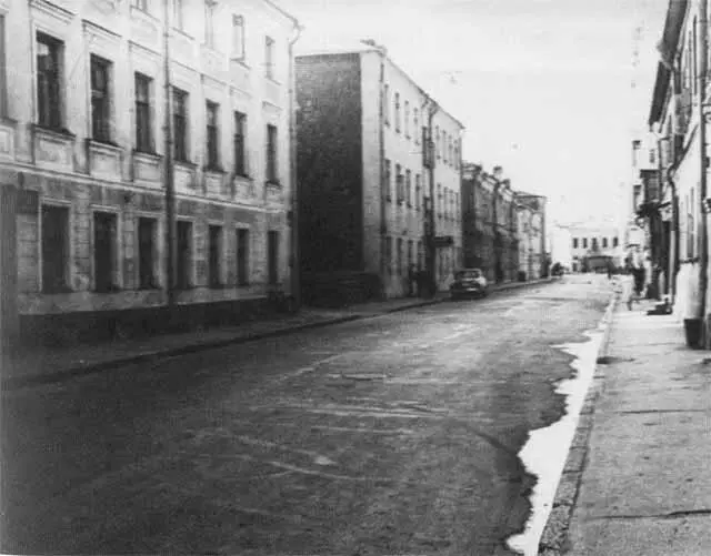 Дом Катаевых первый слева в Малом Головином переулке Москва 1920е гг - фото 32