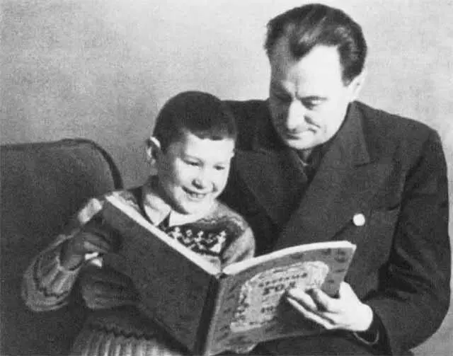 Павел и Валентин Катаевы 1946 г С Михаилом Зощенко Ленинград 1955 г - фото 60
