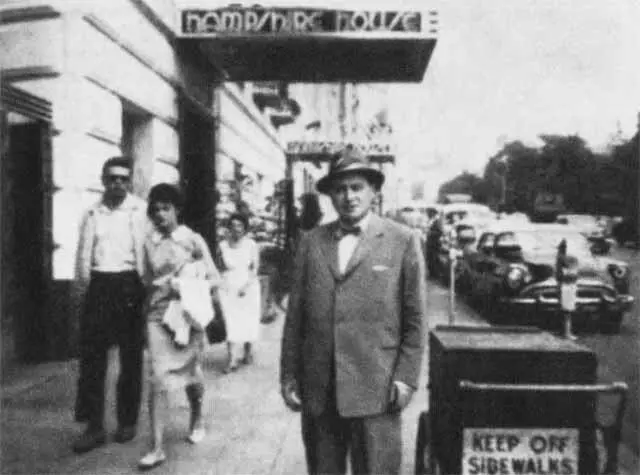 В НьюЙорке 1960 г В Париже 1967 г С режиссером Юрием Завадским - фото 66