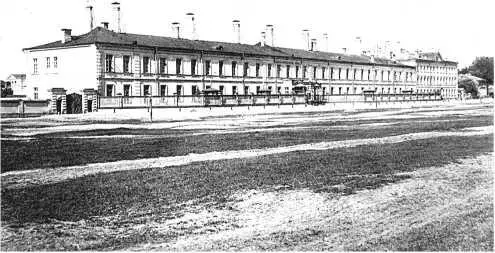 Храм закрыли вскоре после Октябрьской революции 1917 г Многие из его святынь - фото 87