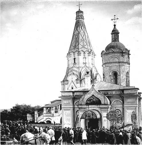 К круглой колокольне XVI в сто лет спустя пристроили деревянную Георгиевскую - фото 100