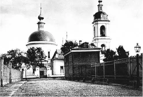 Храм закрыли в 1927 г он подвергся разрушениям был обезглавлен колокольню - фото 189
