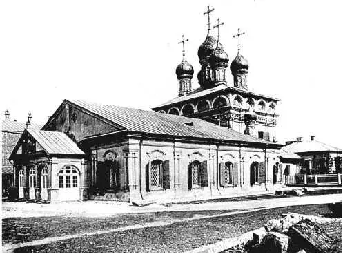 В 1922 г советские чиновники вывезли из храма 14 пудов церковного серебра - фото 210