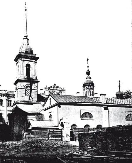 В настоящее время храм представляет собой асимметричное сооружение сочетающее - фото 215