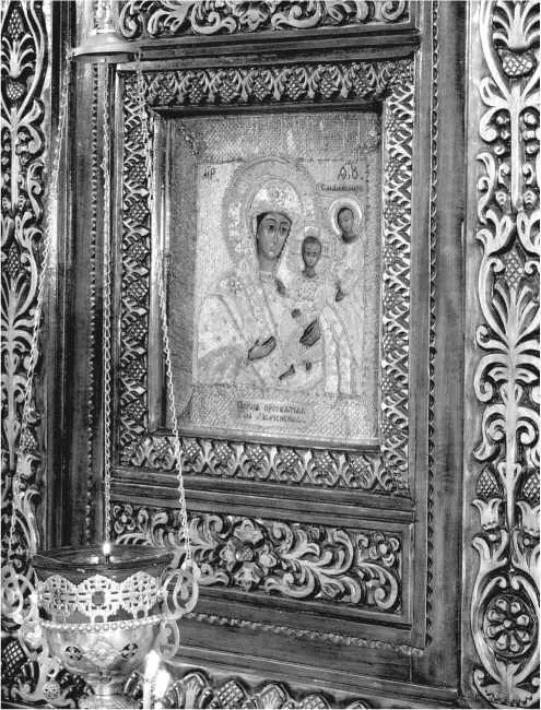 Предшественницей этой церкви была одноименная выстроенная в 1643 г В храме - фото 394