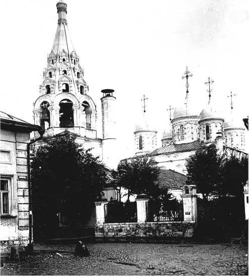 Храм снесли в середине 1930х годов и на его месте выстроили типовое школьное - фото 455