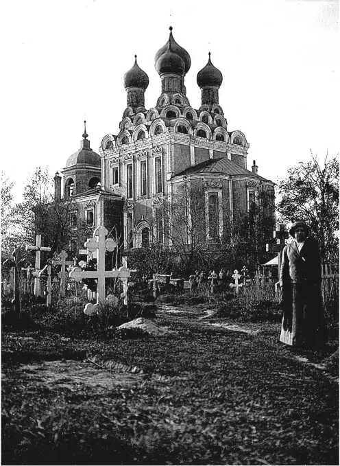 Иконостас пятиярусный середины XVIII в Примечательны висячие подсвечники - фото 476