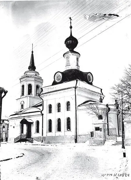 В 1860е гг в непосредственной близости от территории храма с севера прошла - фото 524