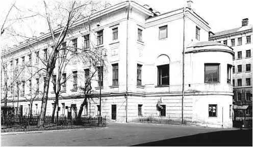 В начале 1923 г храм закрыли а его имущество было вывезено на склад - фото 540