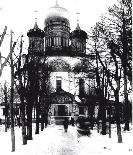 Верх завершался крестовым сводом на четырех столбах Торцы сводов образовывали - фото 568