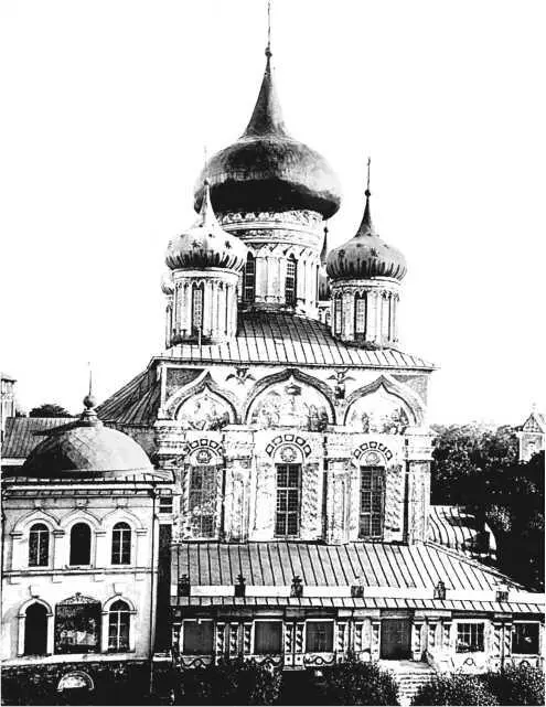 Собор стал о пяти главах луковичной формы Изменилась также форма портала - фото 570
