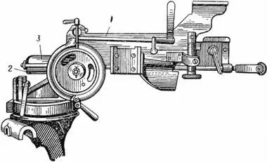 Рис 54Качающаяся часть станка 1 основание вертикальной наводки 2 - фото 56