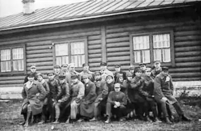 Группа советских военных летчиков во главе с ЯИ Алкснисом в Липецке Иногда - фото 38