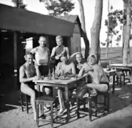 Отдых на пляже В 1928 г в Липецк приехали первые молодые германские летчики - фото 47