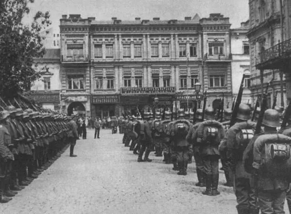 Немецкие войска в Киеве 1918 г Бойцы и командиры Персидской Красной Армии - фото 37