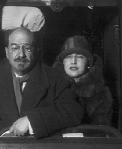 Нарком просвещения Анатолий Луначарский и его жена актриса Наталья Розенель - фото 48