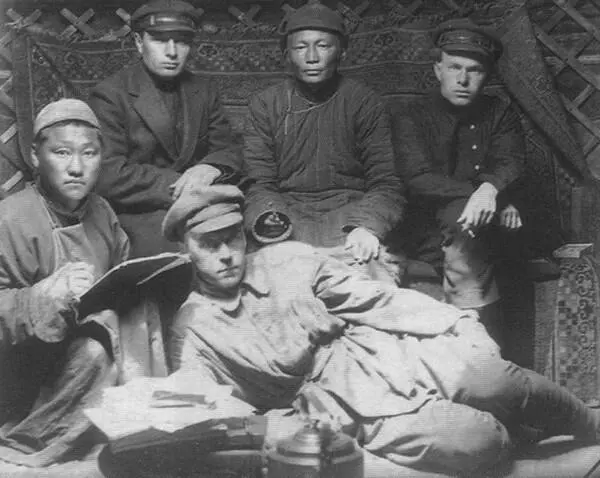 Советские инструкторы в Монголии Начало 1920х гг Художник Николай Рерих - фото 59